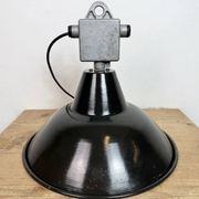 Lampe à pendentif en émail noir industriel d'Elektrosvit, années 1960.