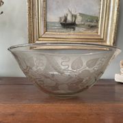 Antique bowl or salad bowl in engraved crystal, floral motif, signed "Delvaux P"