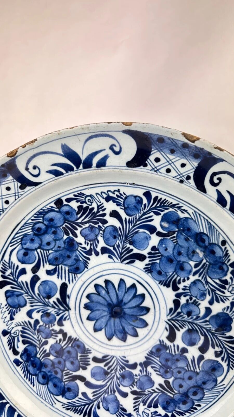 Delftware dish with blue flowers on a white background, 18th century, 35 cm
