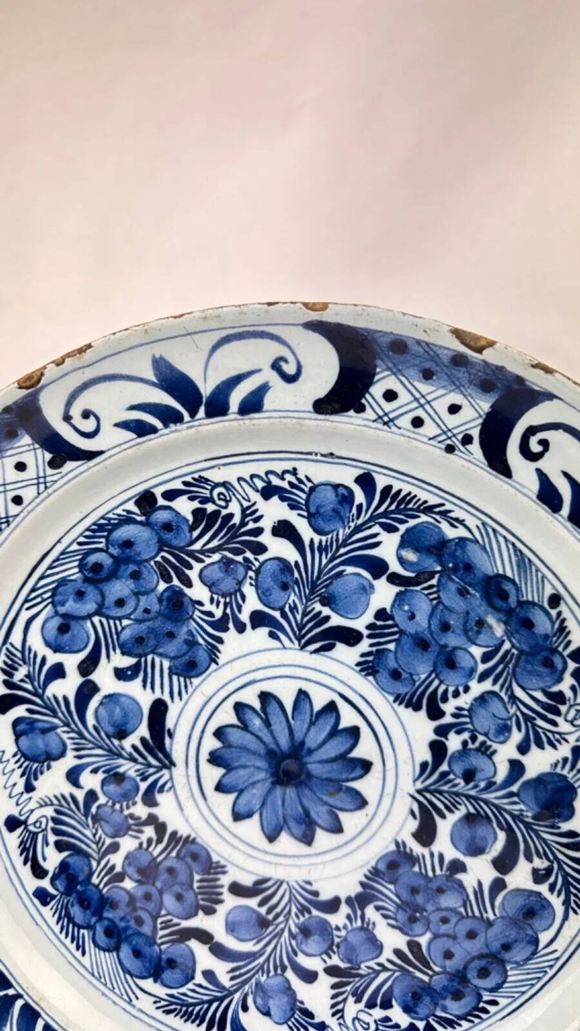 Delftware dish with blue flowers on a white background, 18th century, 35 cm