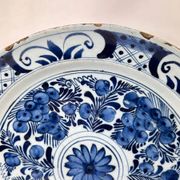 Delftware dish with blue flowers on a white background, 18th century, 35 cm