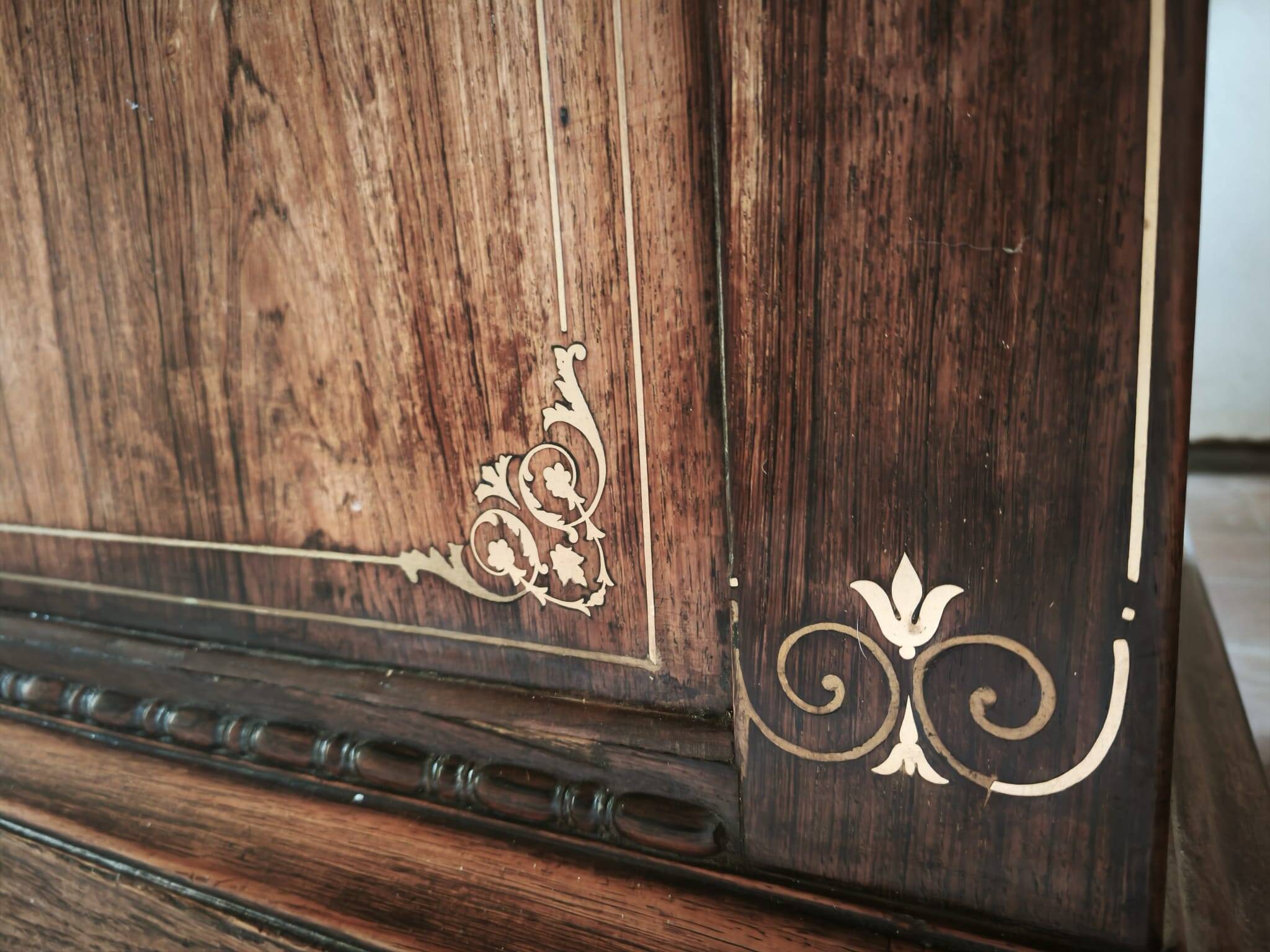 Antique bakery counter in rosewood and Carrara marble.