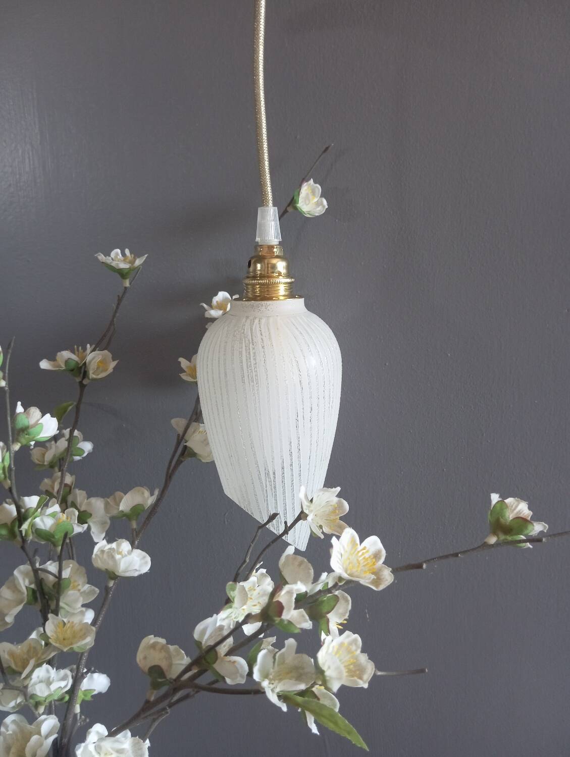 Portable hanging lamp 1970/80 white granite glass