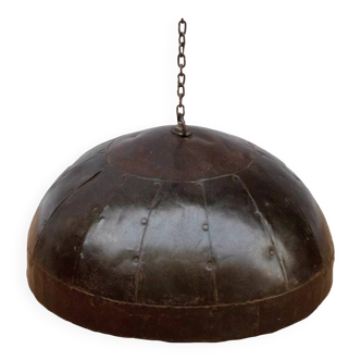 Metal suspension with its original rust color