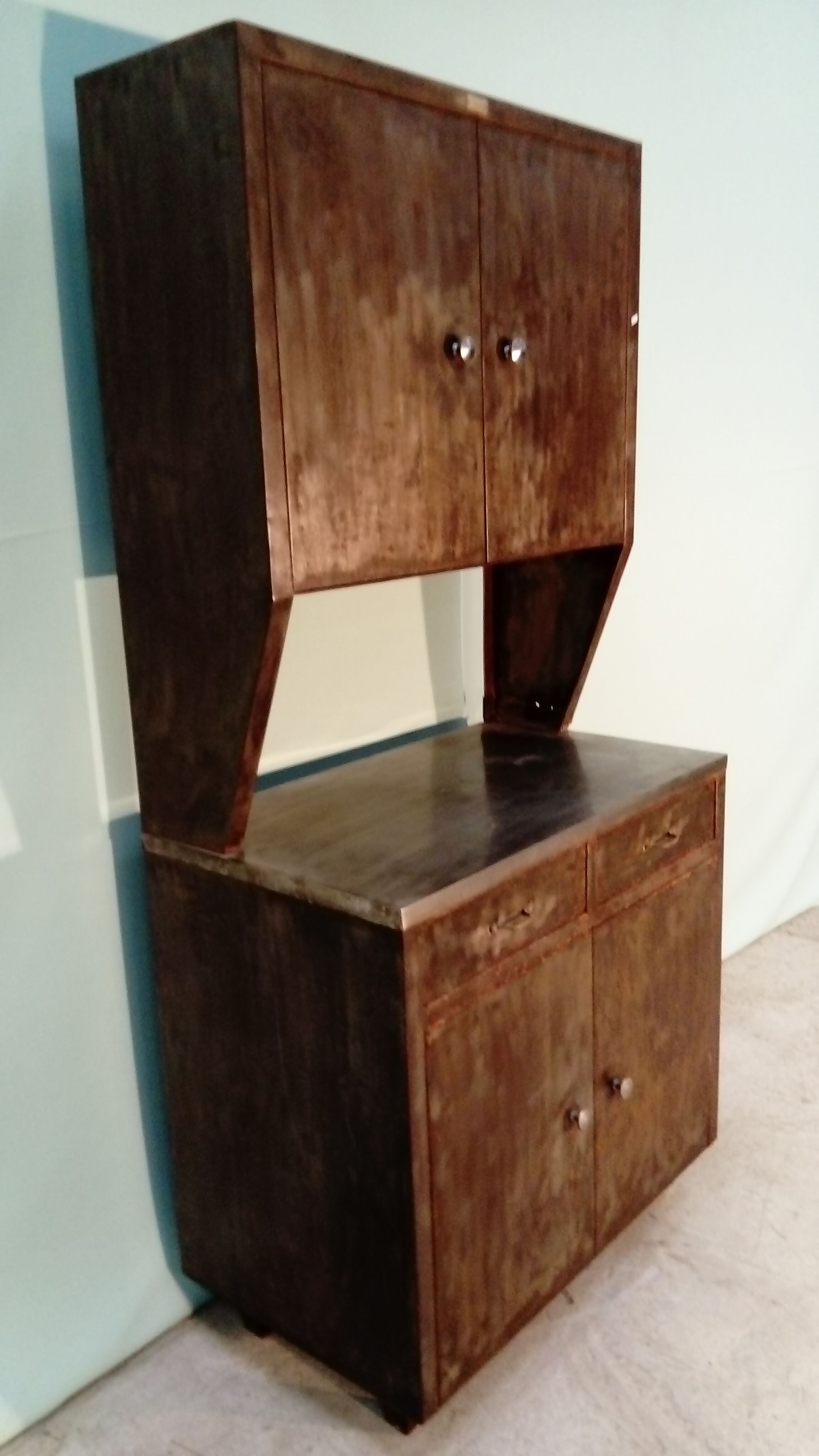 Large buffet in metal.
