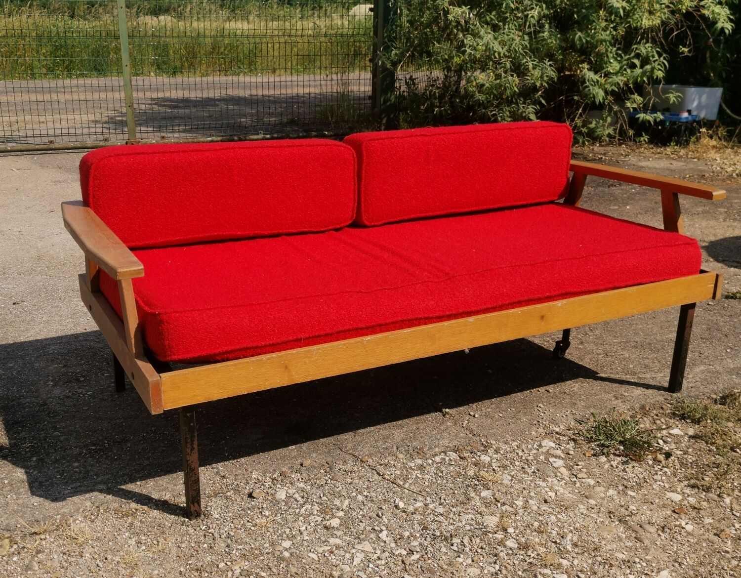 Vintage stretch scandinavian daybed