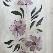 Armoire double gris en pin peint à la main — motif floral romantique, époque 1920