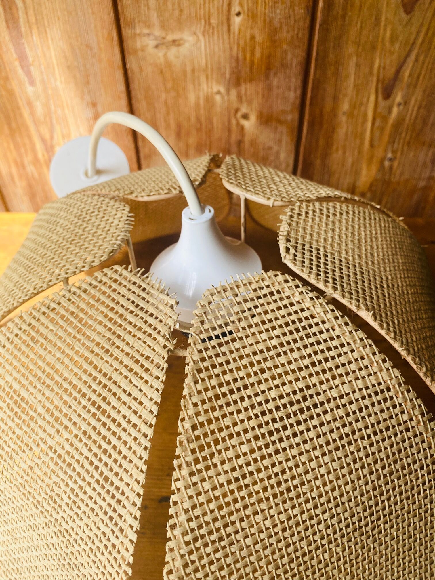 Suspension fleur rotin vintage