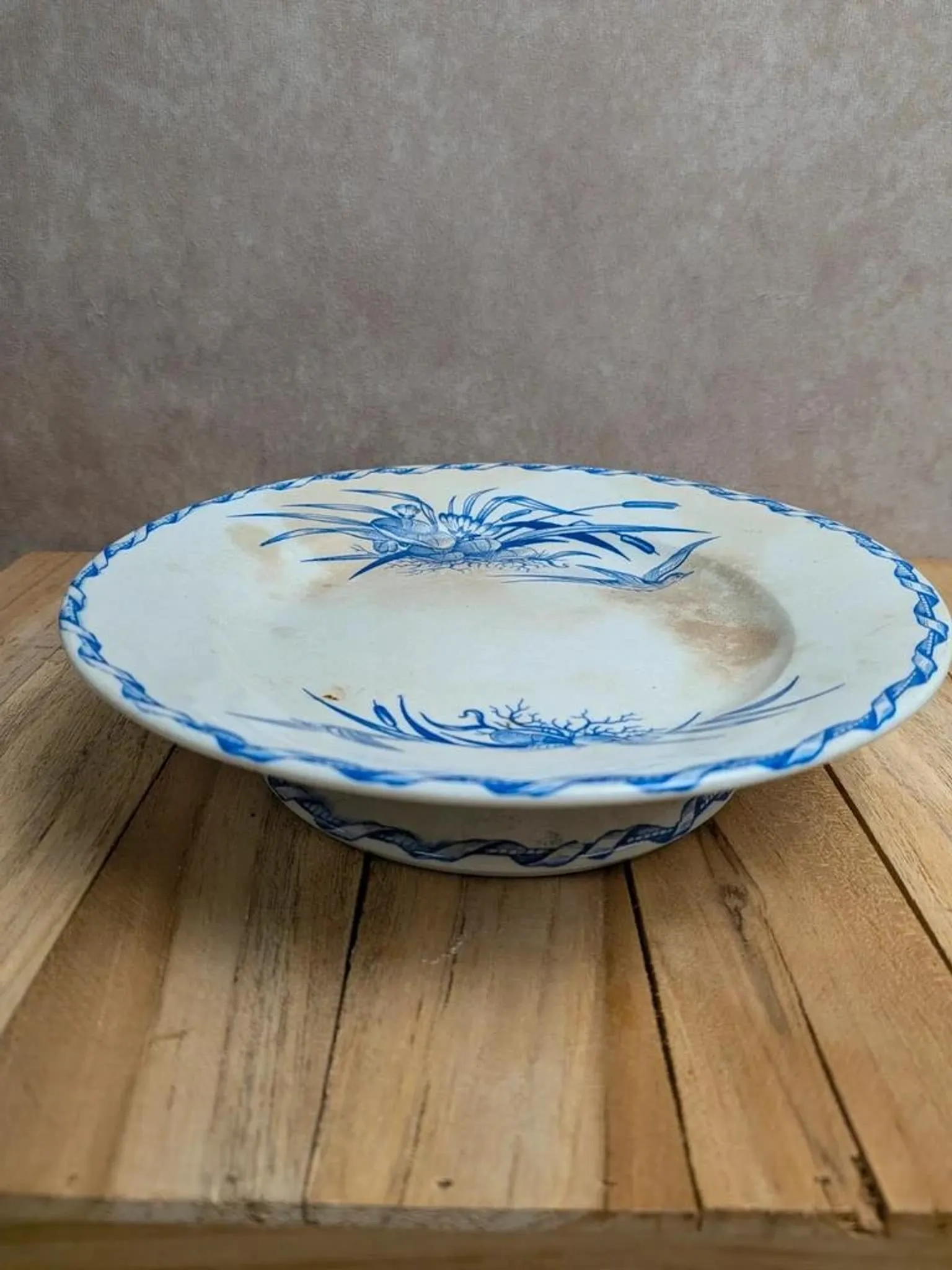 Compotier sur pied bas Terre de fer HB Choisy-le-Roi – Décor oiseaux bleu
