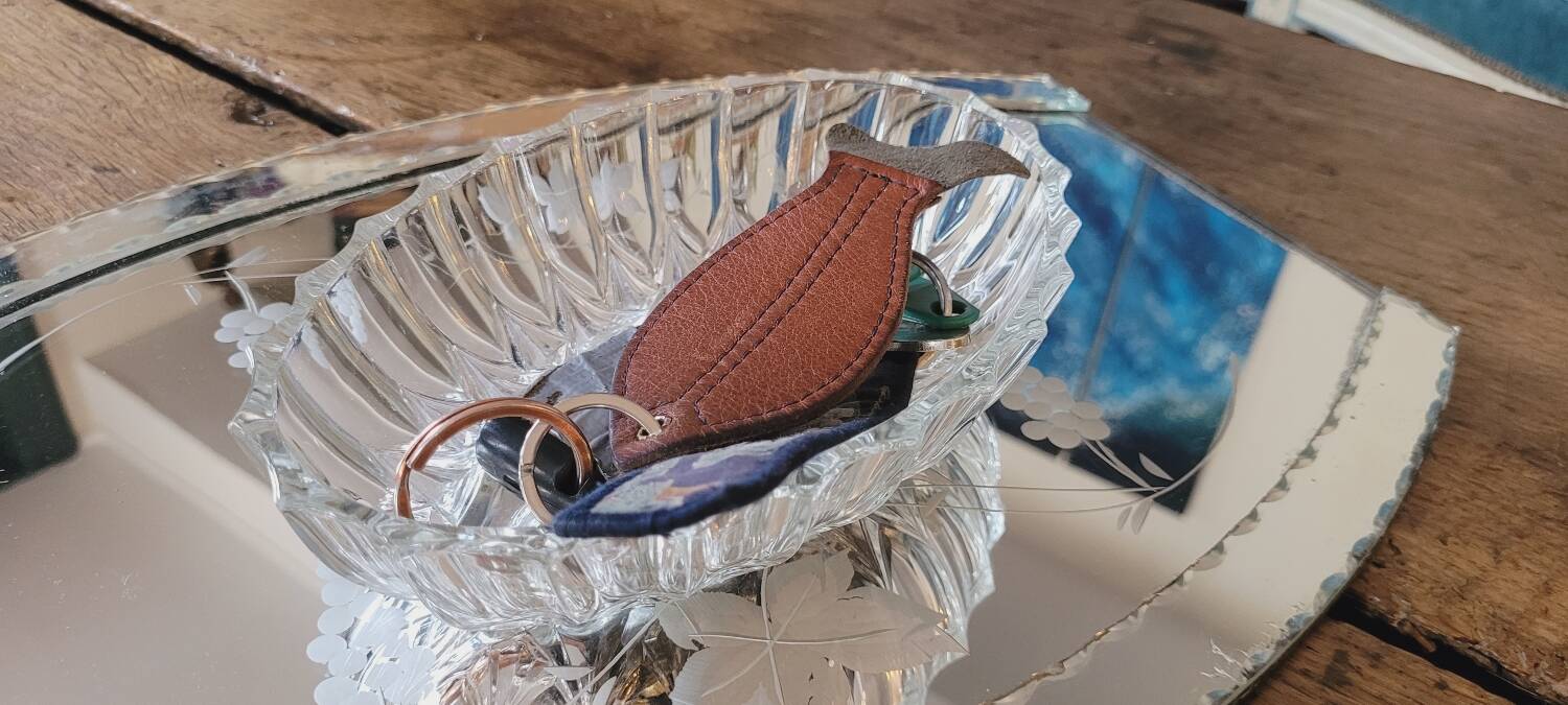 Chiseled glass pocket emptier