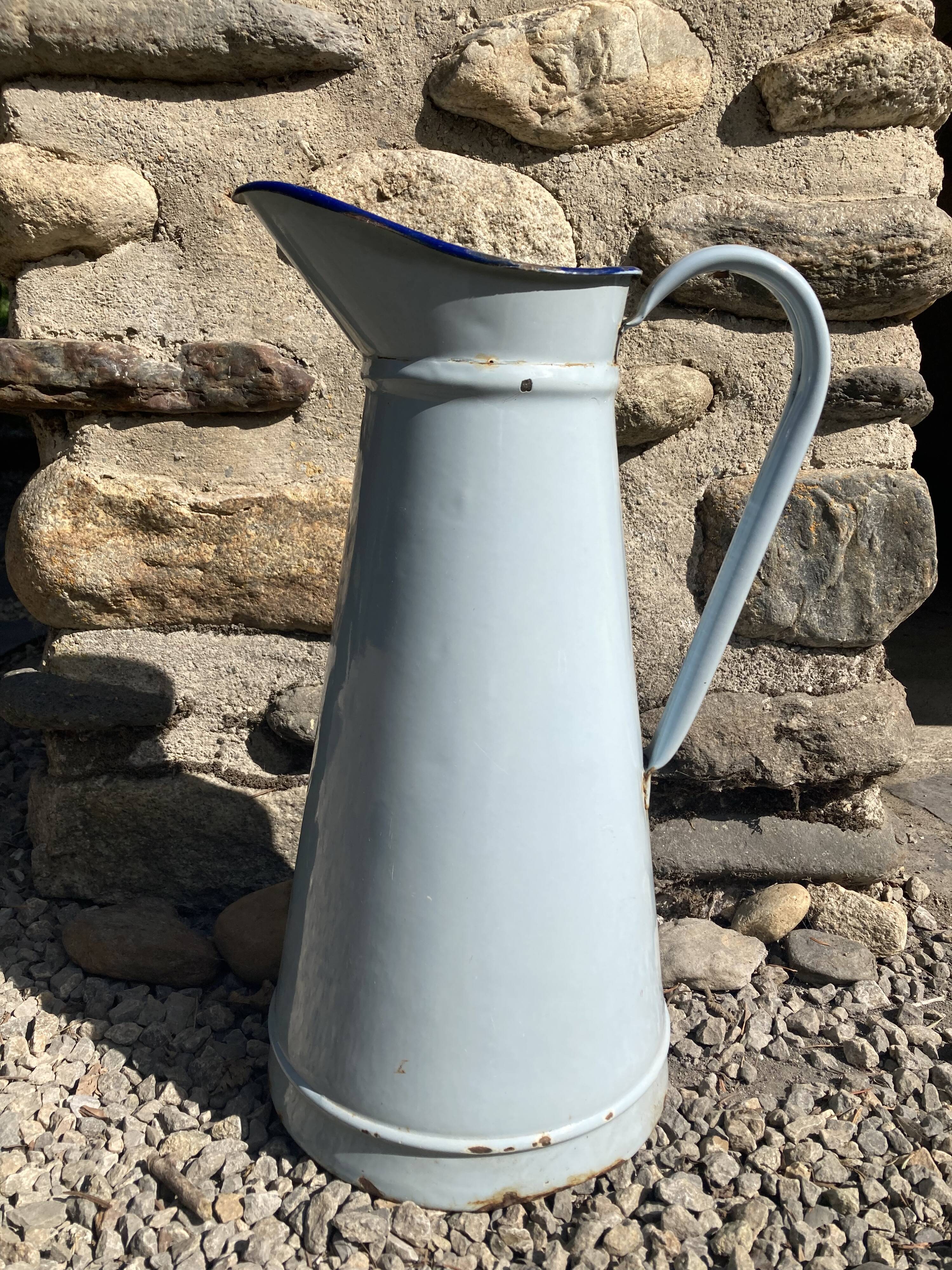 Broc in enamelled blue sheet metal