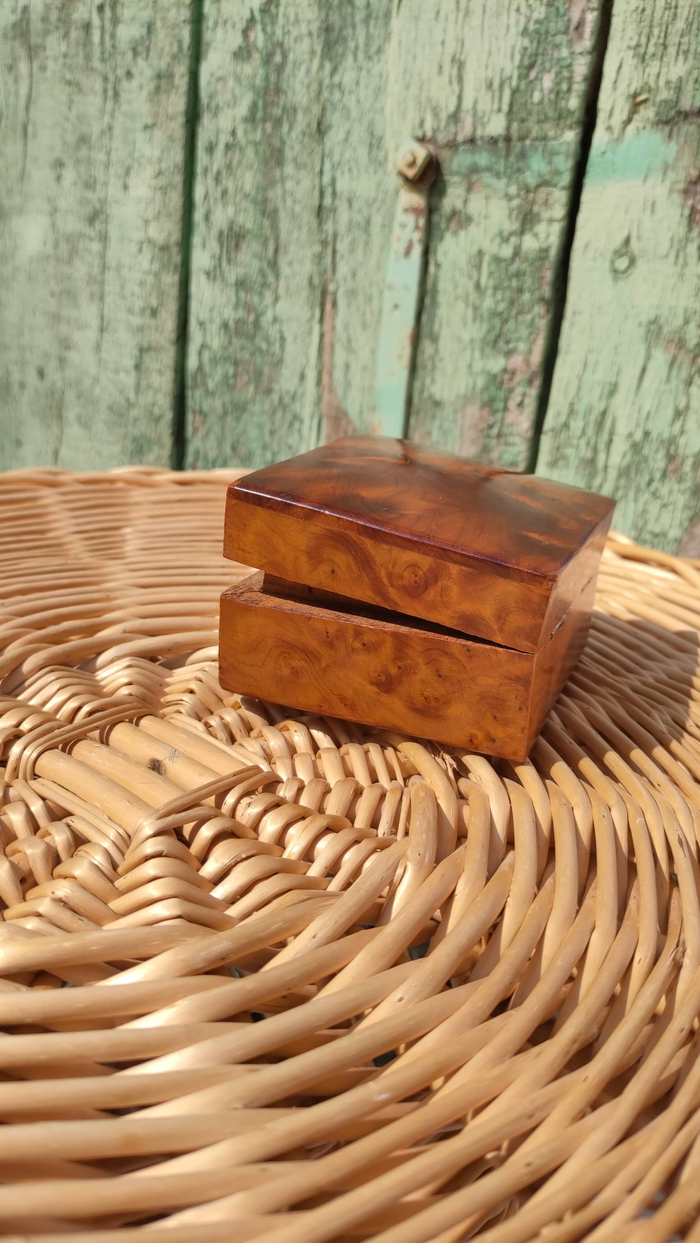 Old box in thuja magnifying glass Napoleon III style