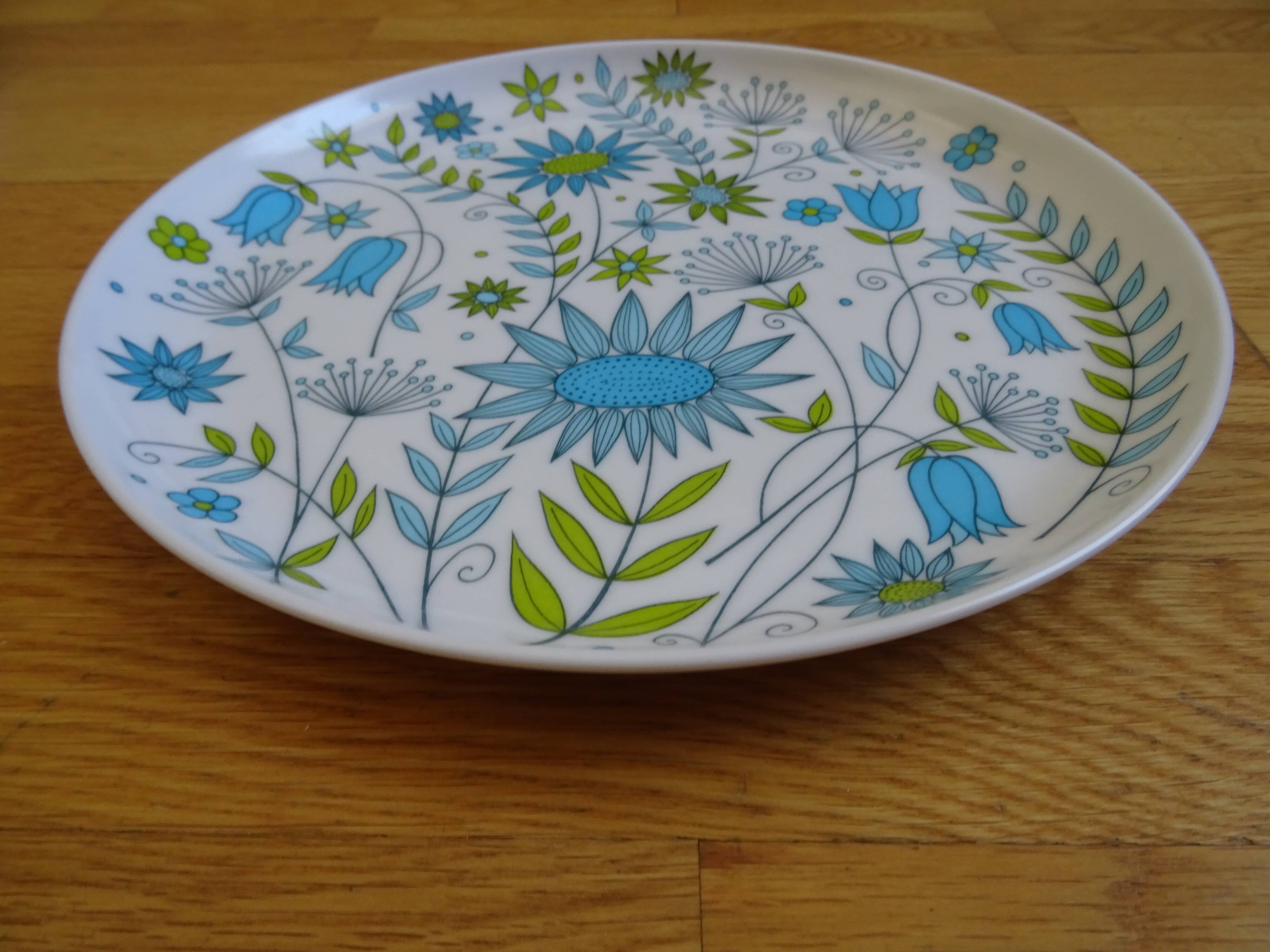 Series 6 Coraline plates in vintage melamine Rumilly France