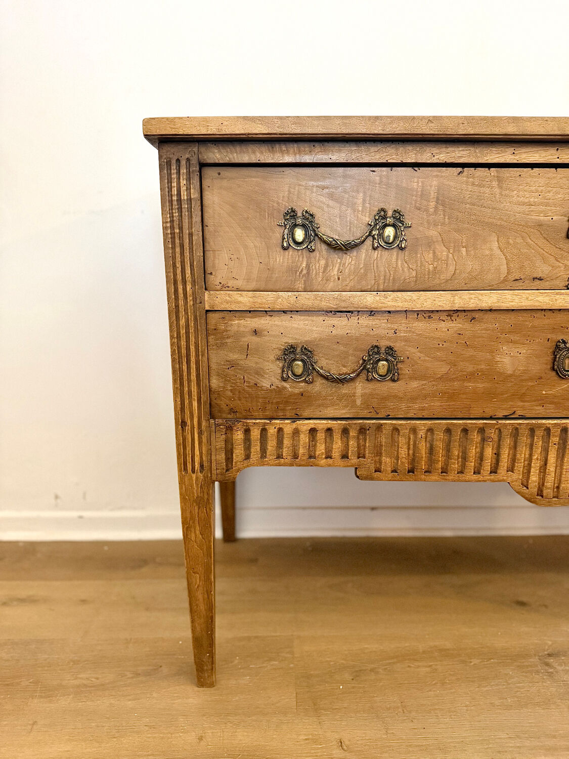 Commode sauteuse ancienne