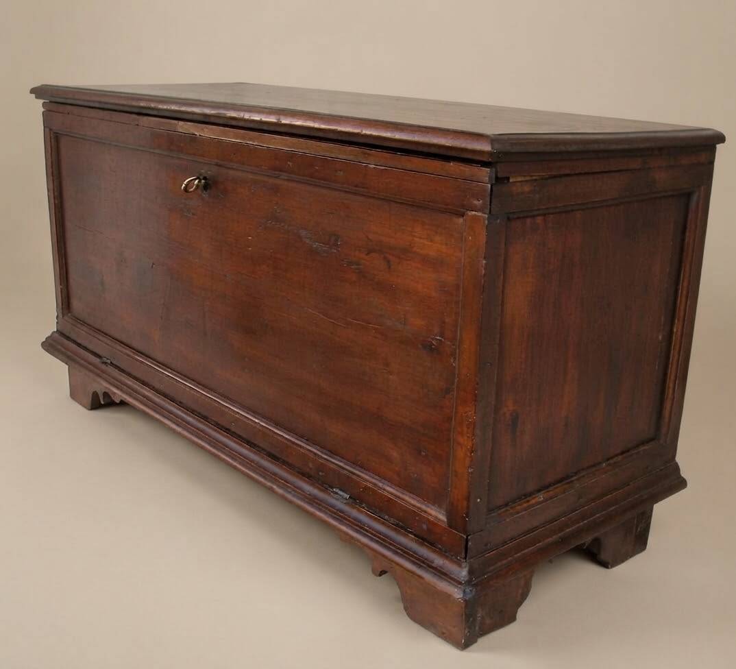 Antique chest/cassapanca restored from the late 18th - early 19th century.