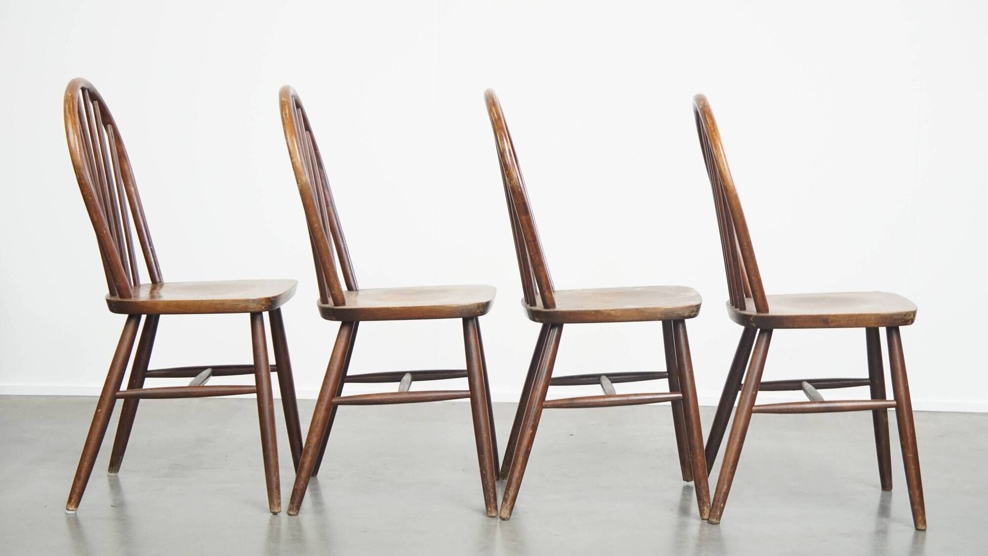 Set of 4 vintage Windsor wooden spindle chairs from the 1970s