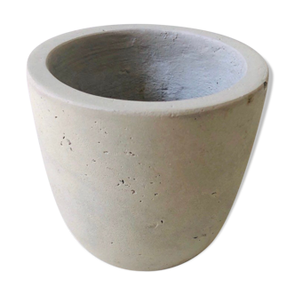 Grey pot