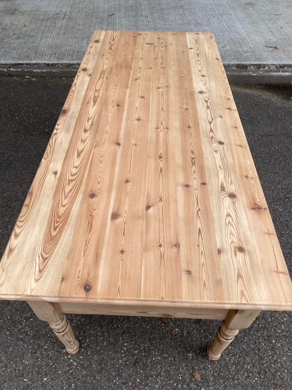 Scandinavian cocktail desk renovated in solid wood from the 90s.