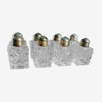 Service 8 pieces salt and pepper shakers