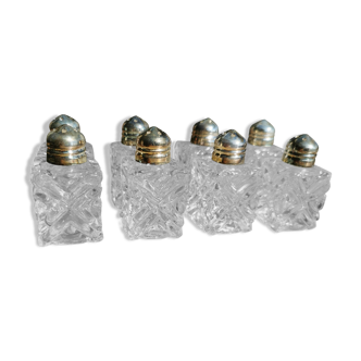 Service 8 pieces salt and pepper shakers