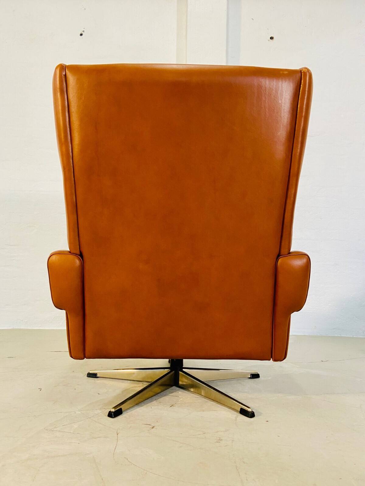 Chaise vintage danoise rétro du milieu du siècle Svend Skipper en cuir cognac des années 60