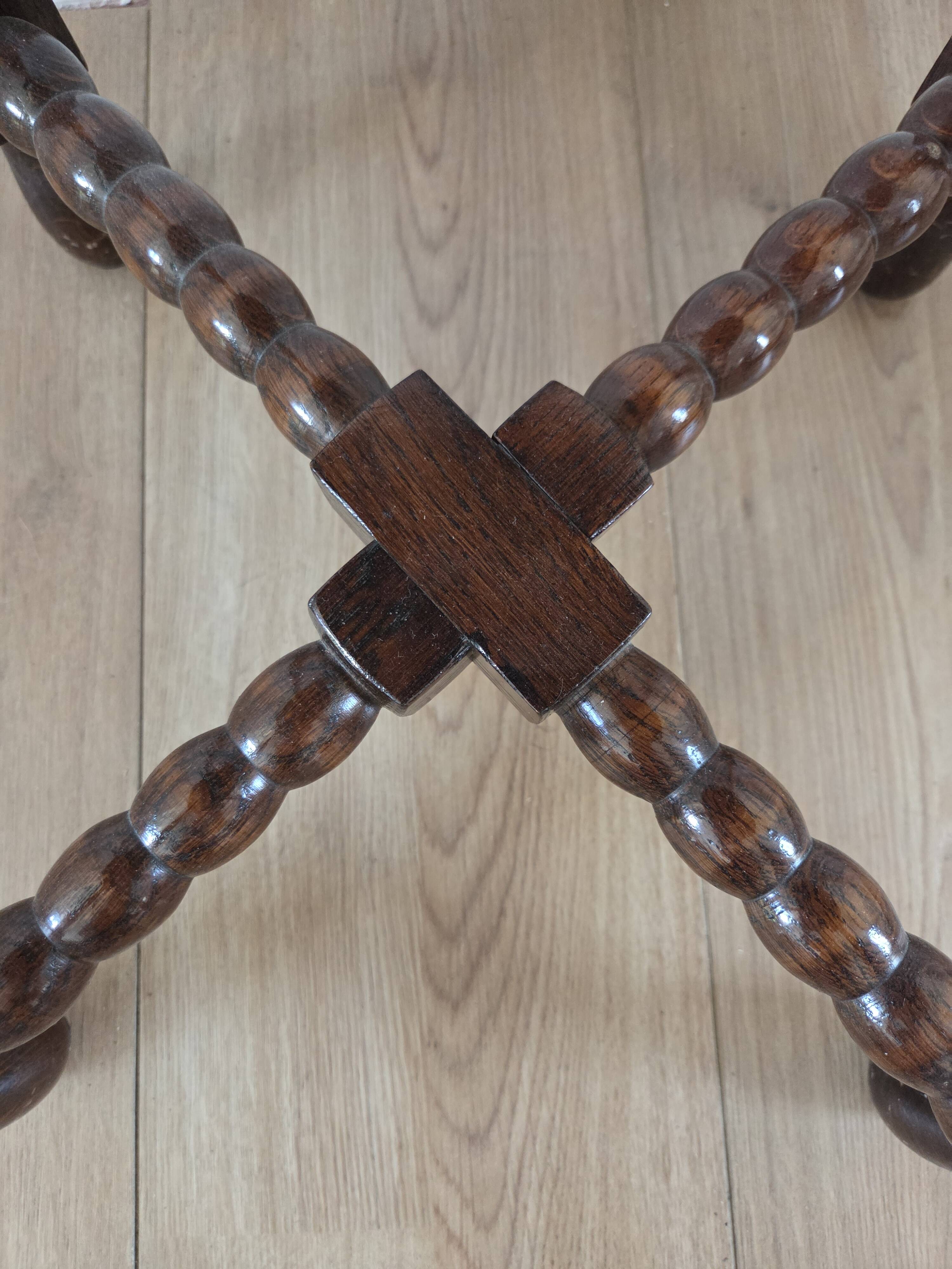 Table d'appoint, pieds bobine