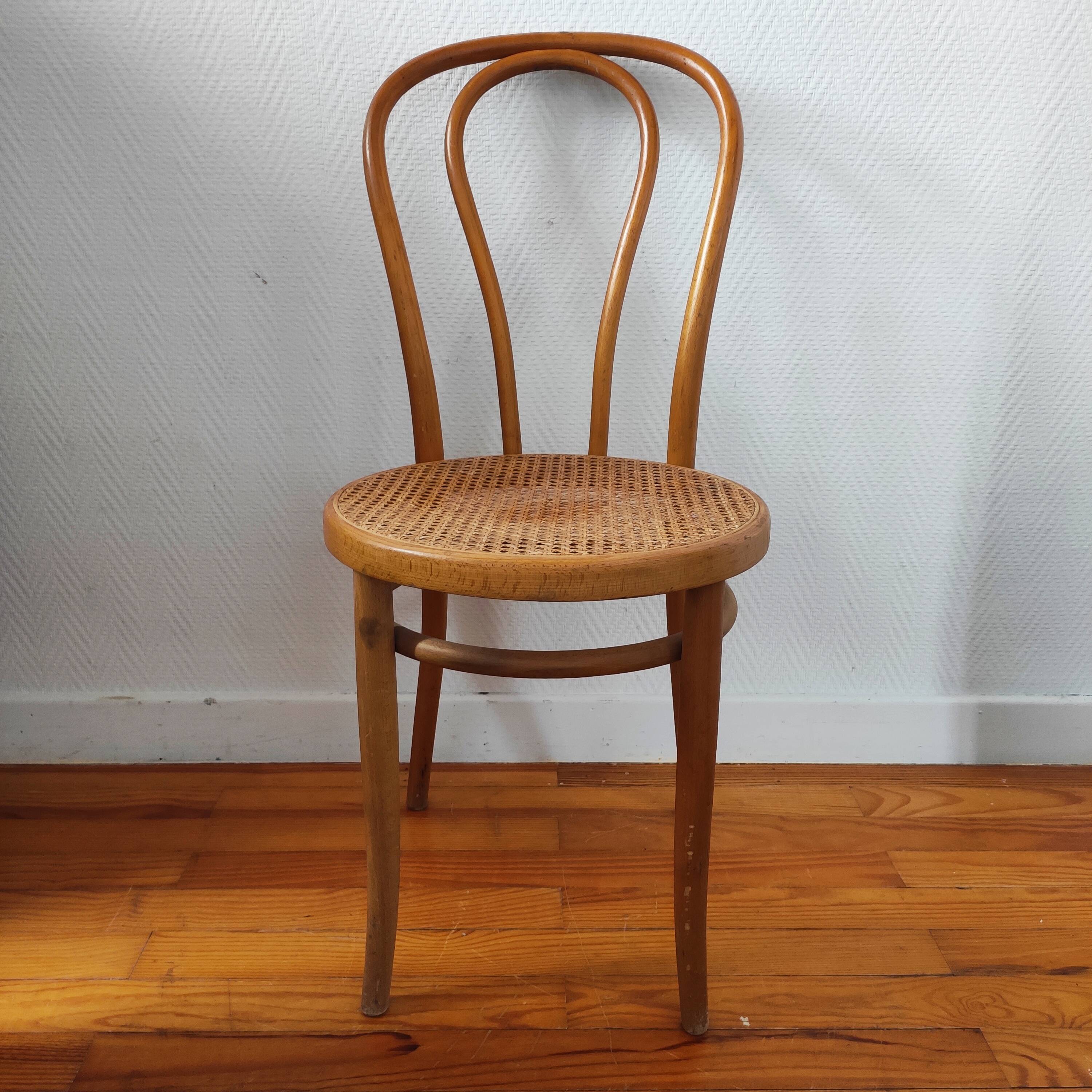 Chaise bistrot ancienne en bois blond courbé et cannage