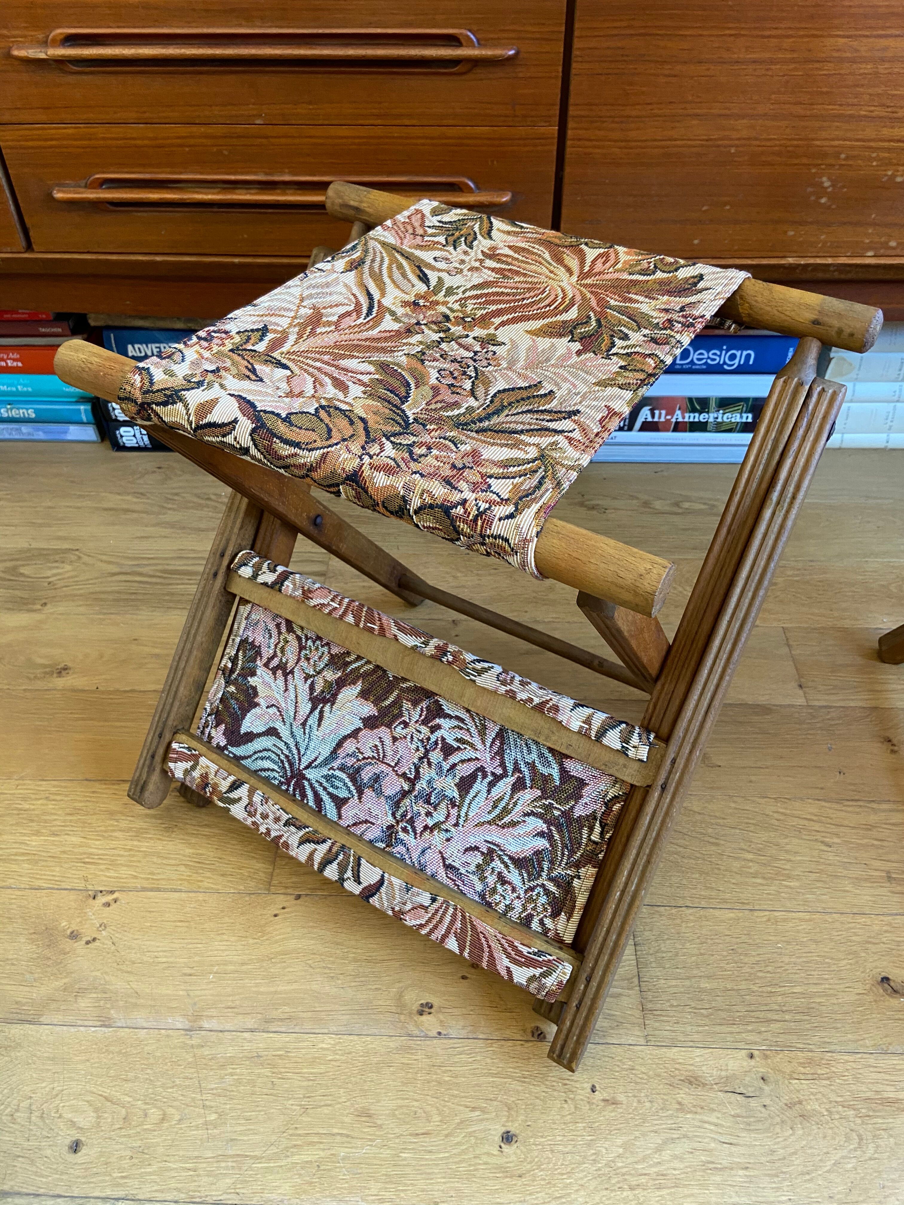 Pair of folding chairs