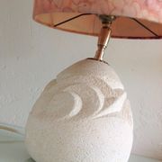 Ovoid lamp in carved stone and printed lampshade / vintage 60-70s