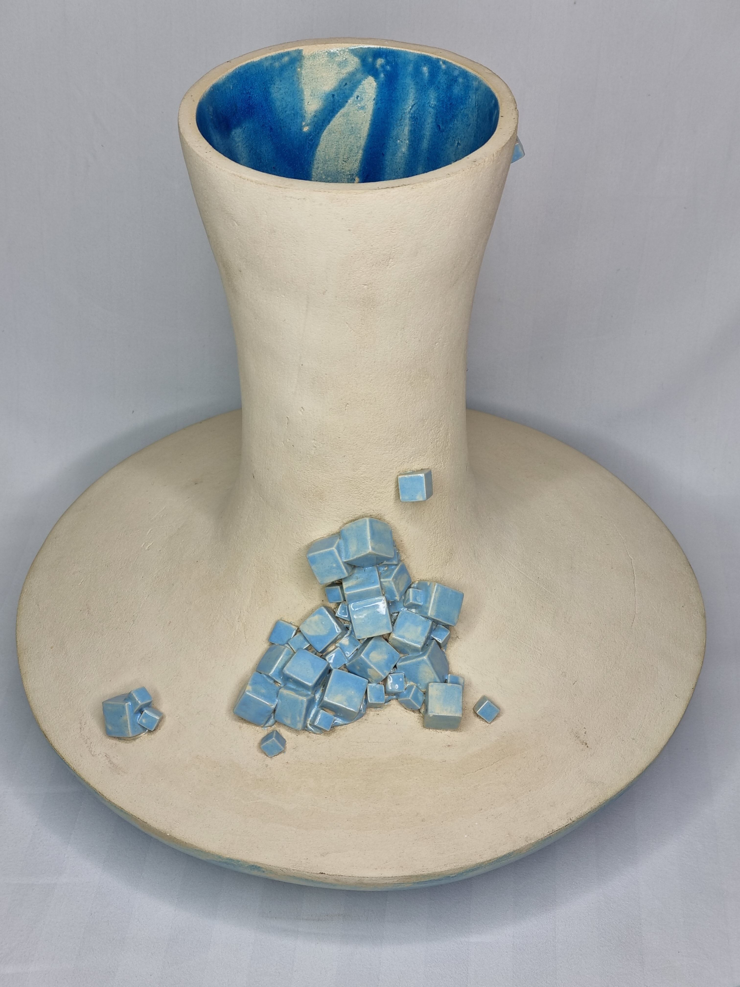 Design rocking vase in glazed ceramic with crystal decoration, 34 cm