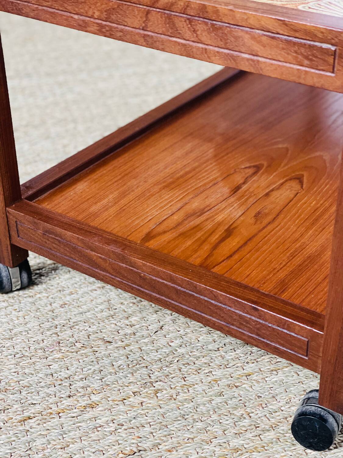 Scandinavian coffee table in wood and ceramic