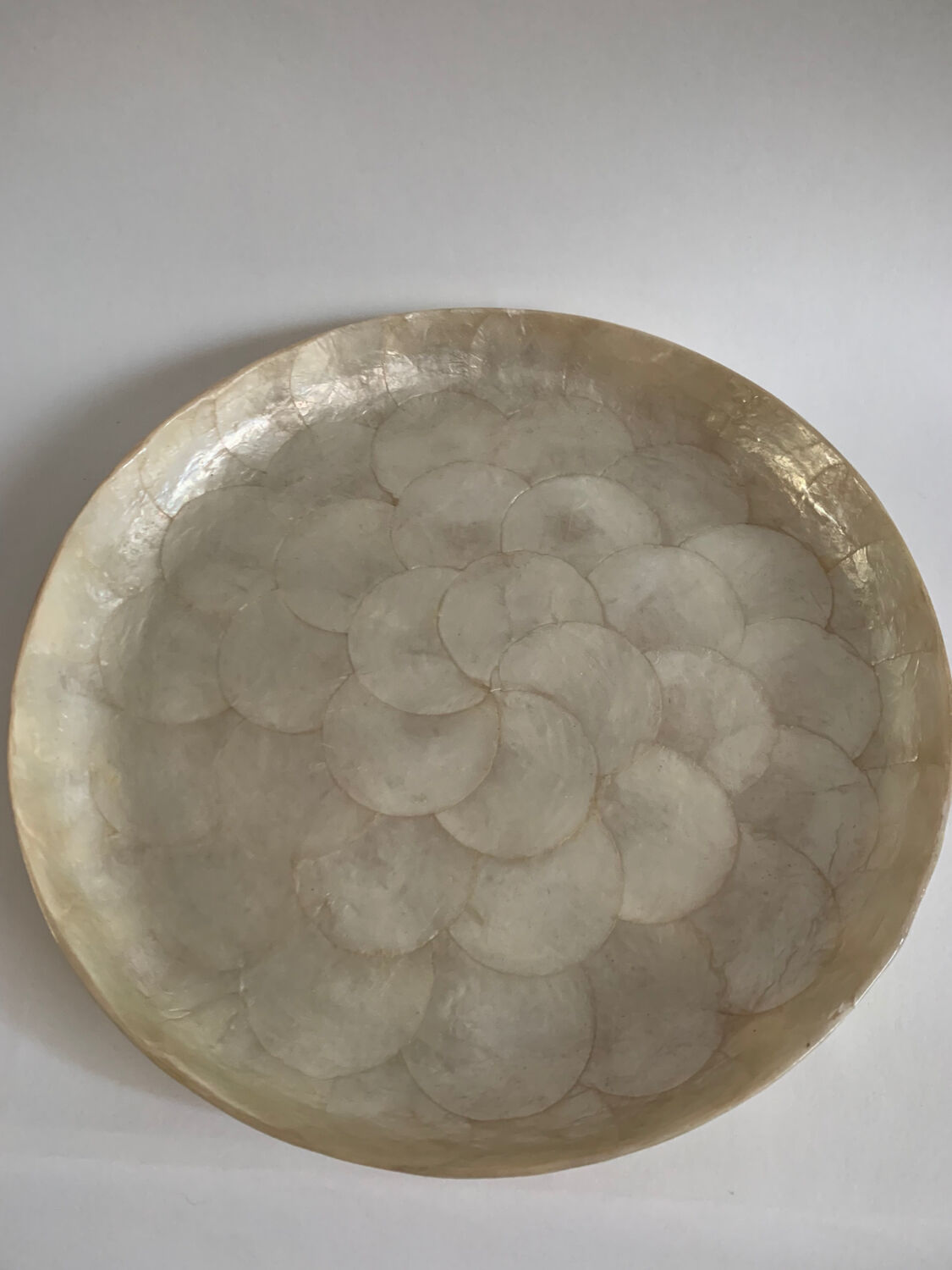 Mother-of-pearl dish