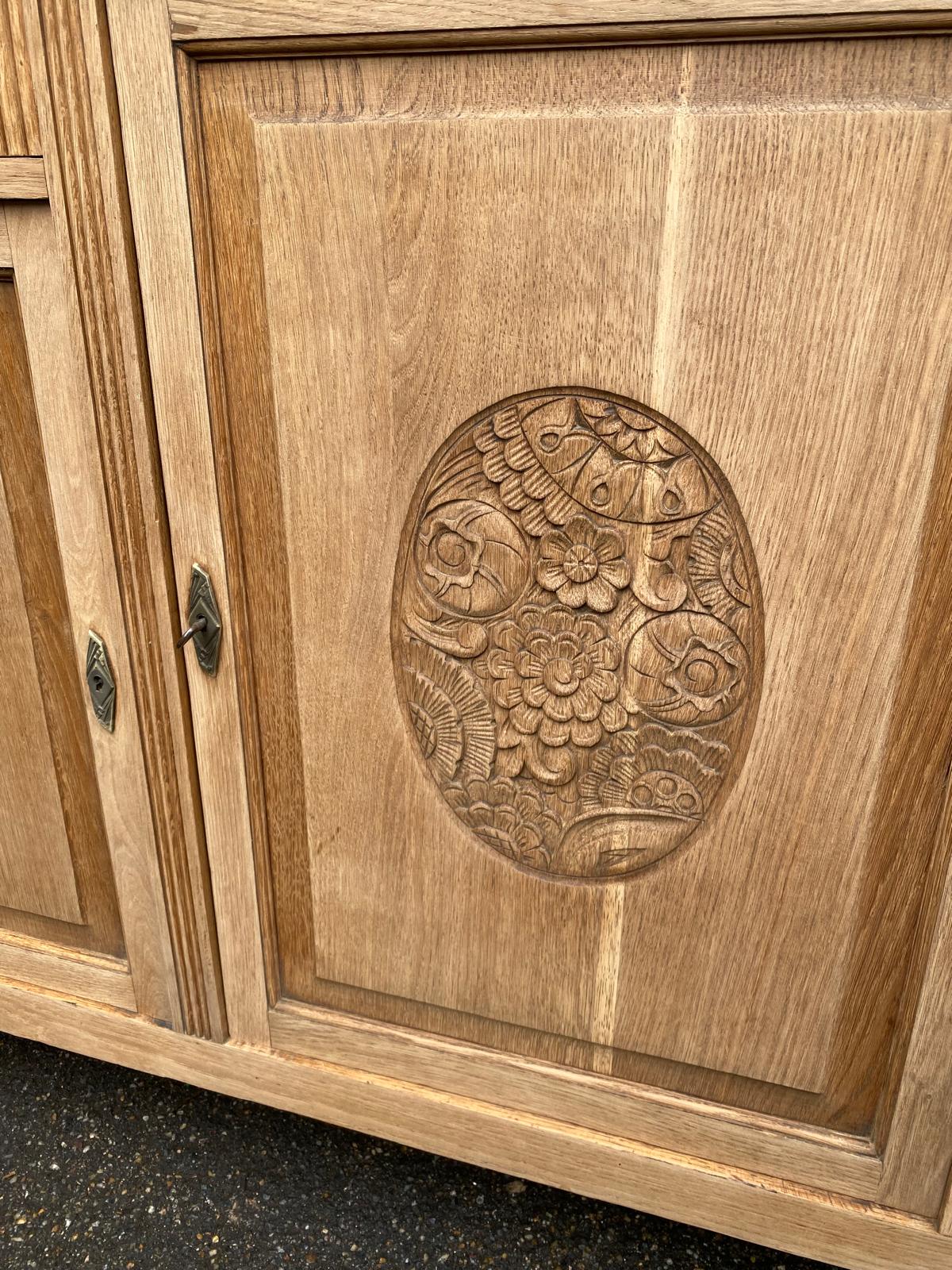 Art Deco buffet renovated in solid oak and breccia marble from the 1930s.