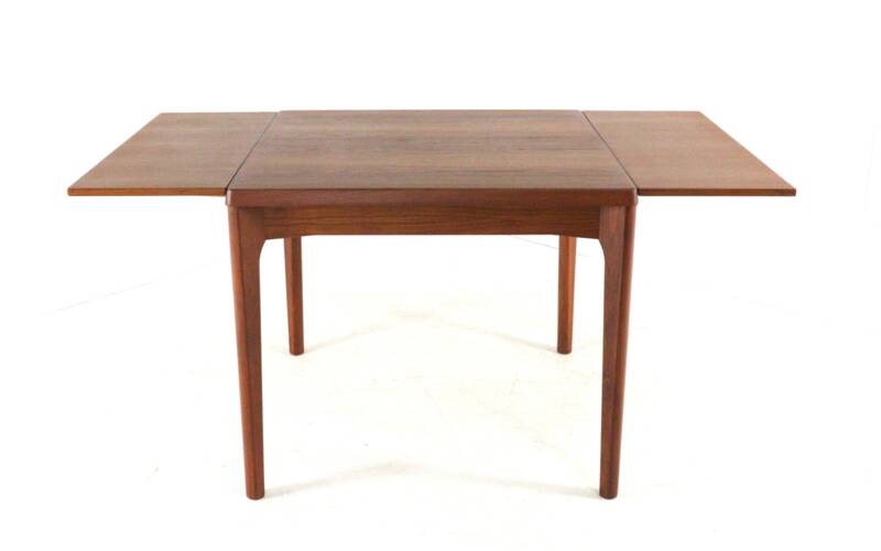 Henning Kjaernulf pour la table à manger carrée extensible Vejle - design danois