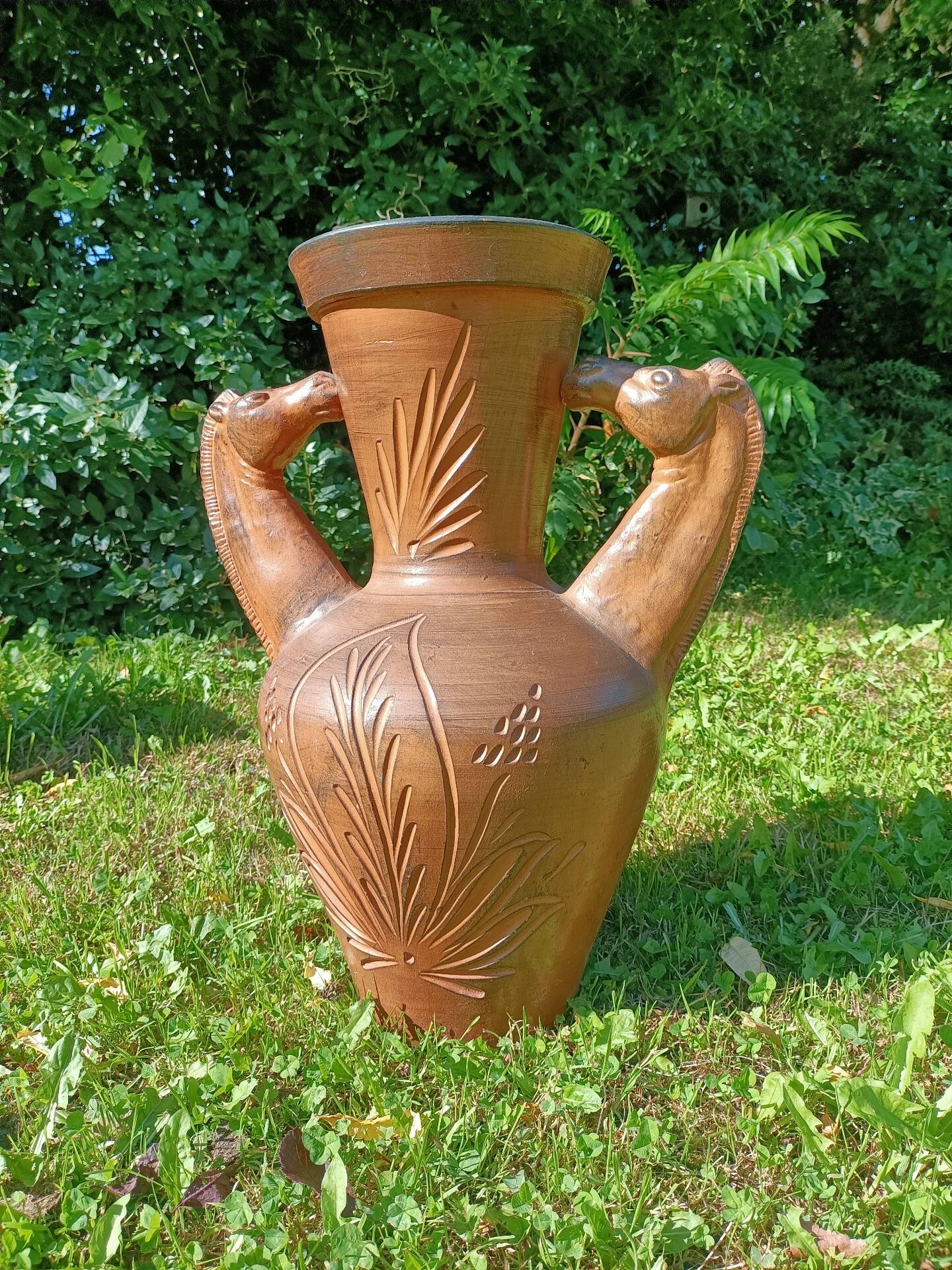 Large vase/jar Horses