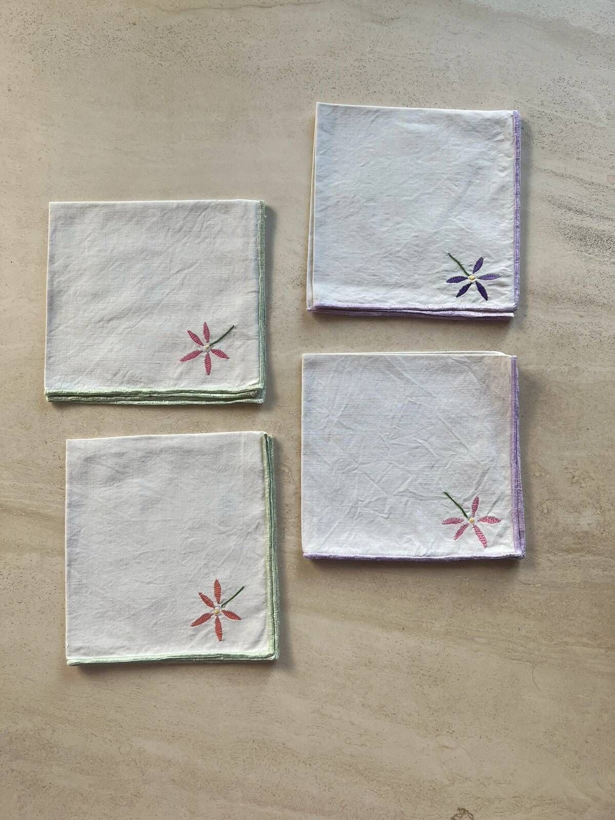 Embroidered flower napkins (set of 4)
