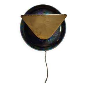 Applique de pared iridiscente.