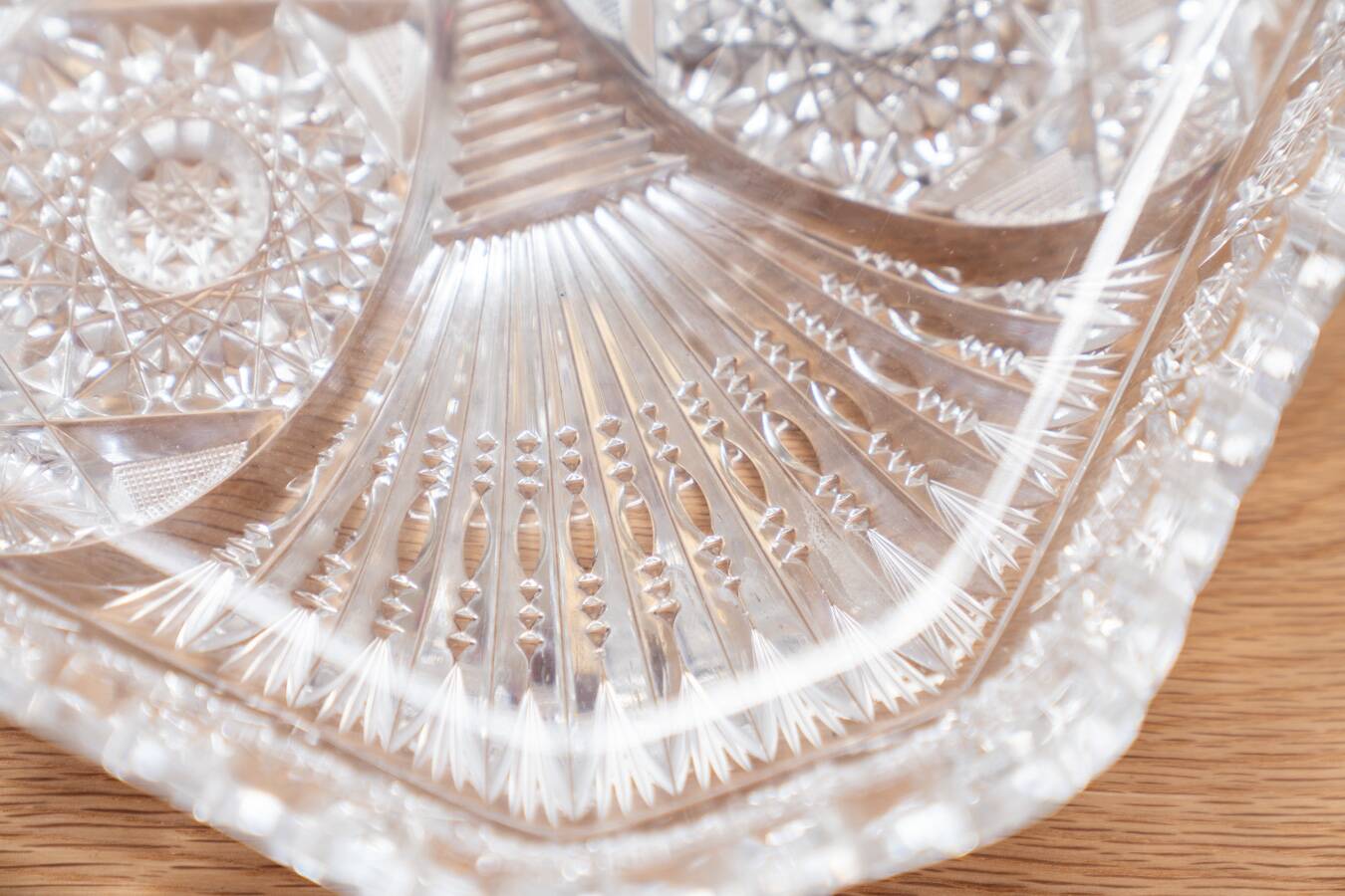 Square tray in Bohemian crystal, hand carved.