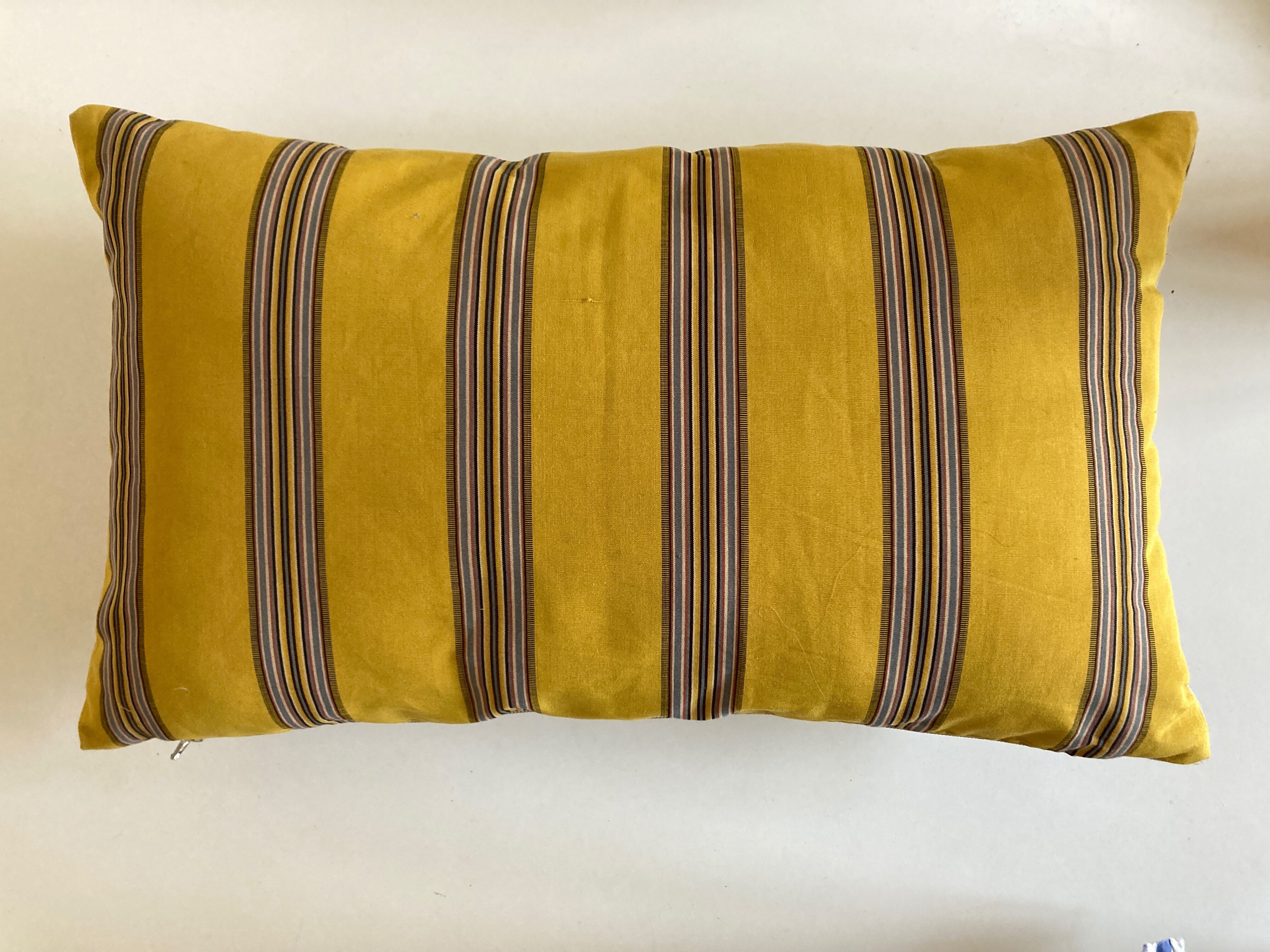 Silk canvas cushion Nobilis old raw linen back