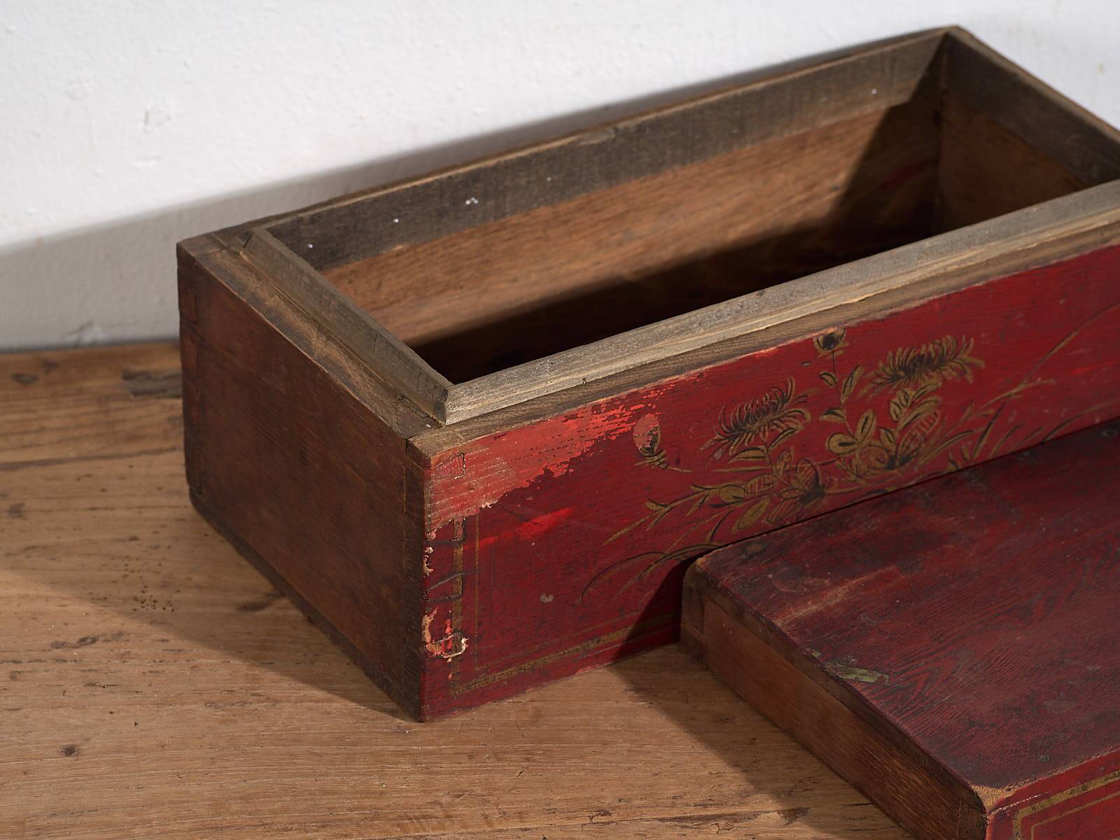 Small antique chest with floral details (c.1900) #30