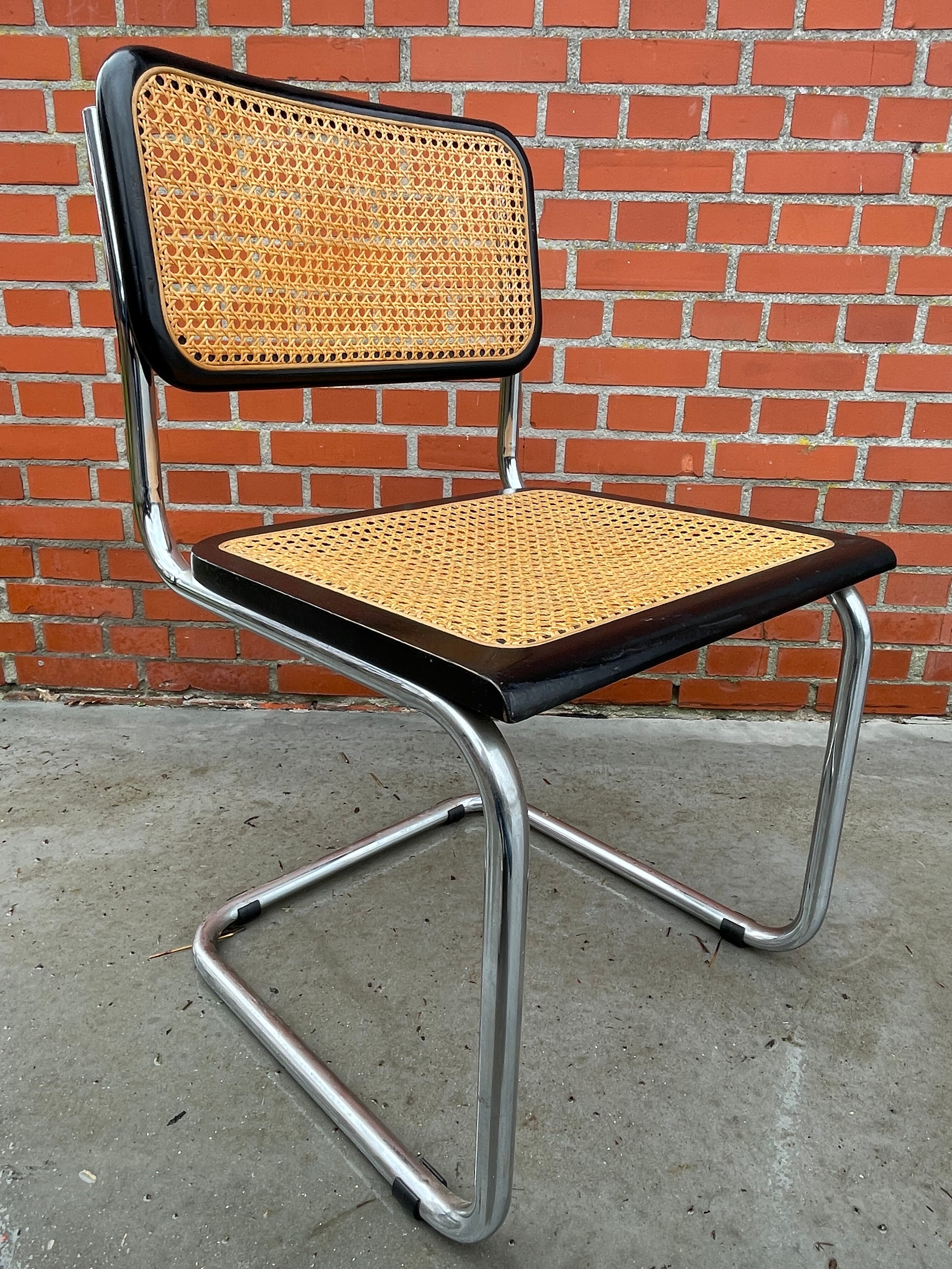 Set of 4 vintage chairs model Cesca B32 in black and chrome