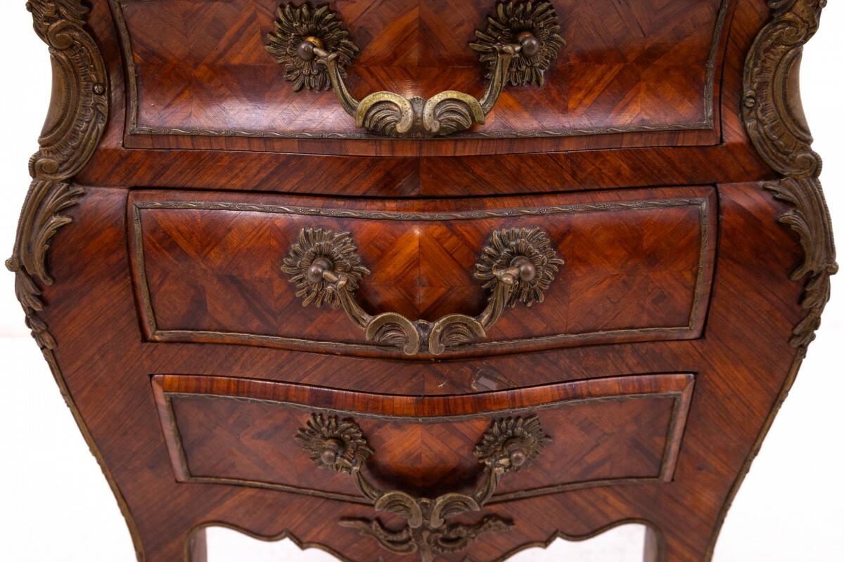 Paire de tables de chevet/commodes, France, vers 1920.