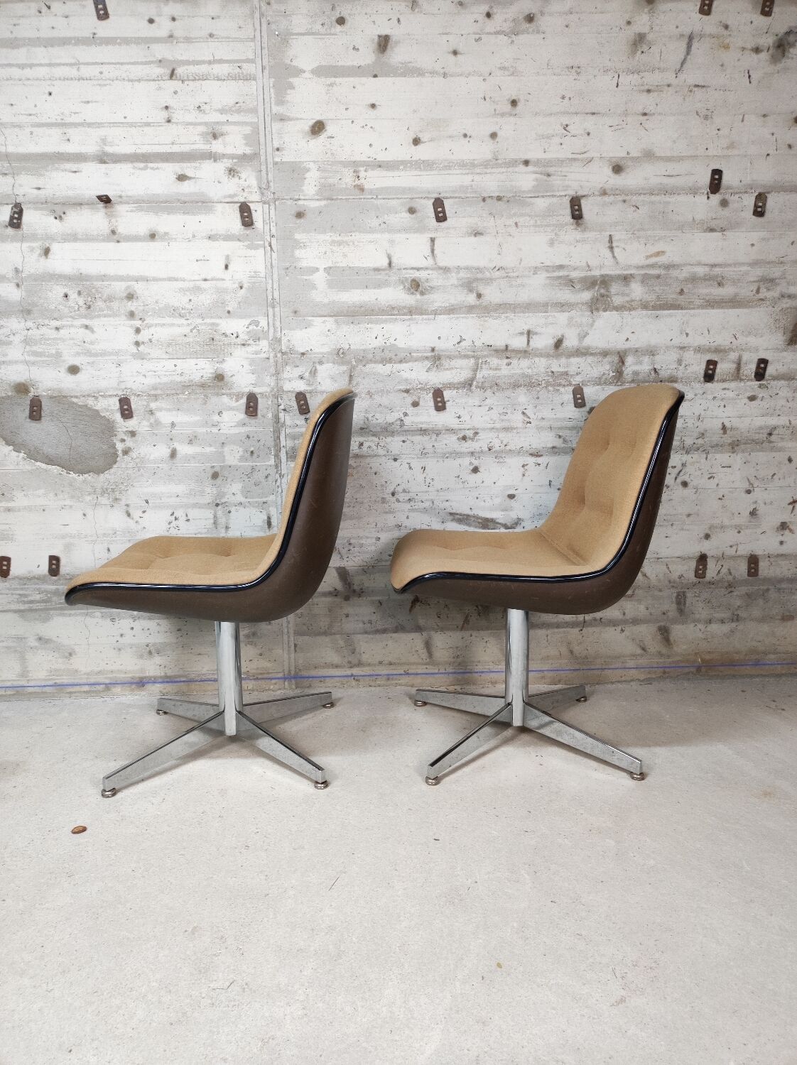 Paire de fauteuils Randall Buck