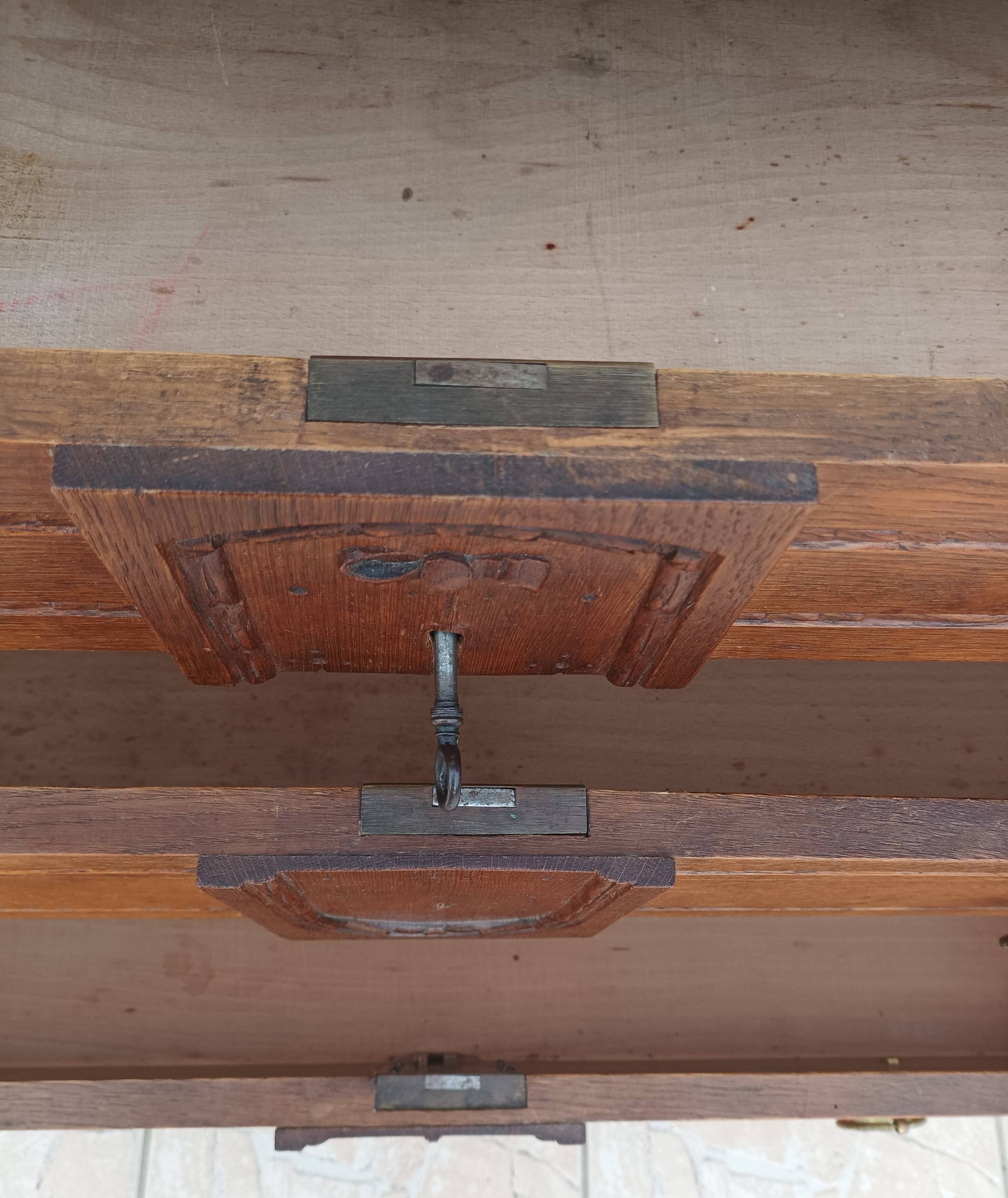 Commode style Louis XVI en chêne