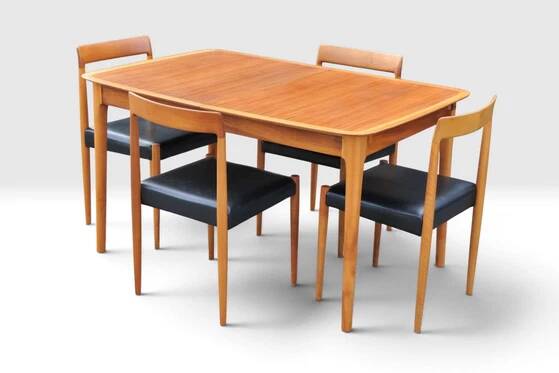 Extendable vintage Lübke table with 4 Lübke teak chairs