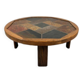 Table basse brutaliste en chêne et pierre