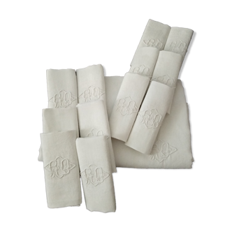 Ancient tablecloth, 12 embroidered towels monogram RD damasse de roses , friezes art deco