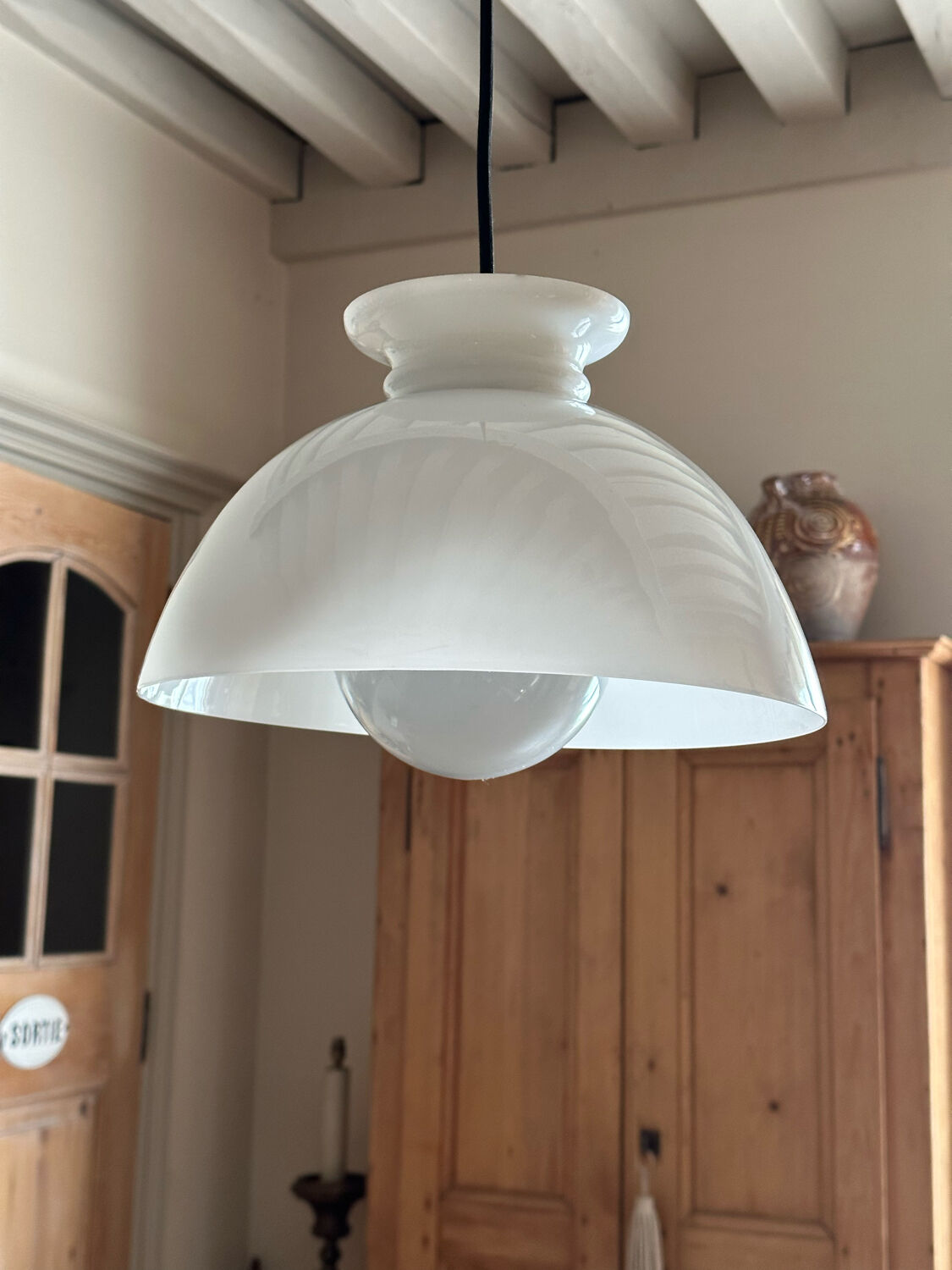 Suspension in opaline