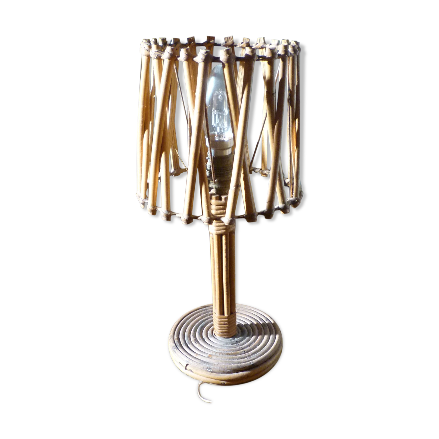 Small rattan and wicker table lamp