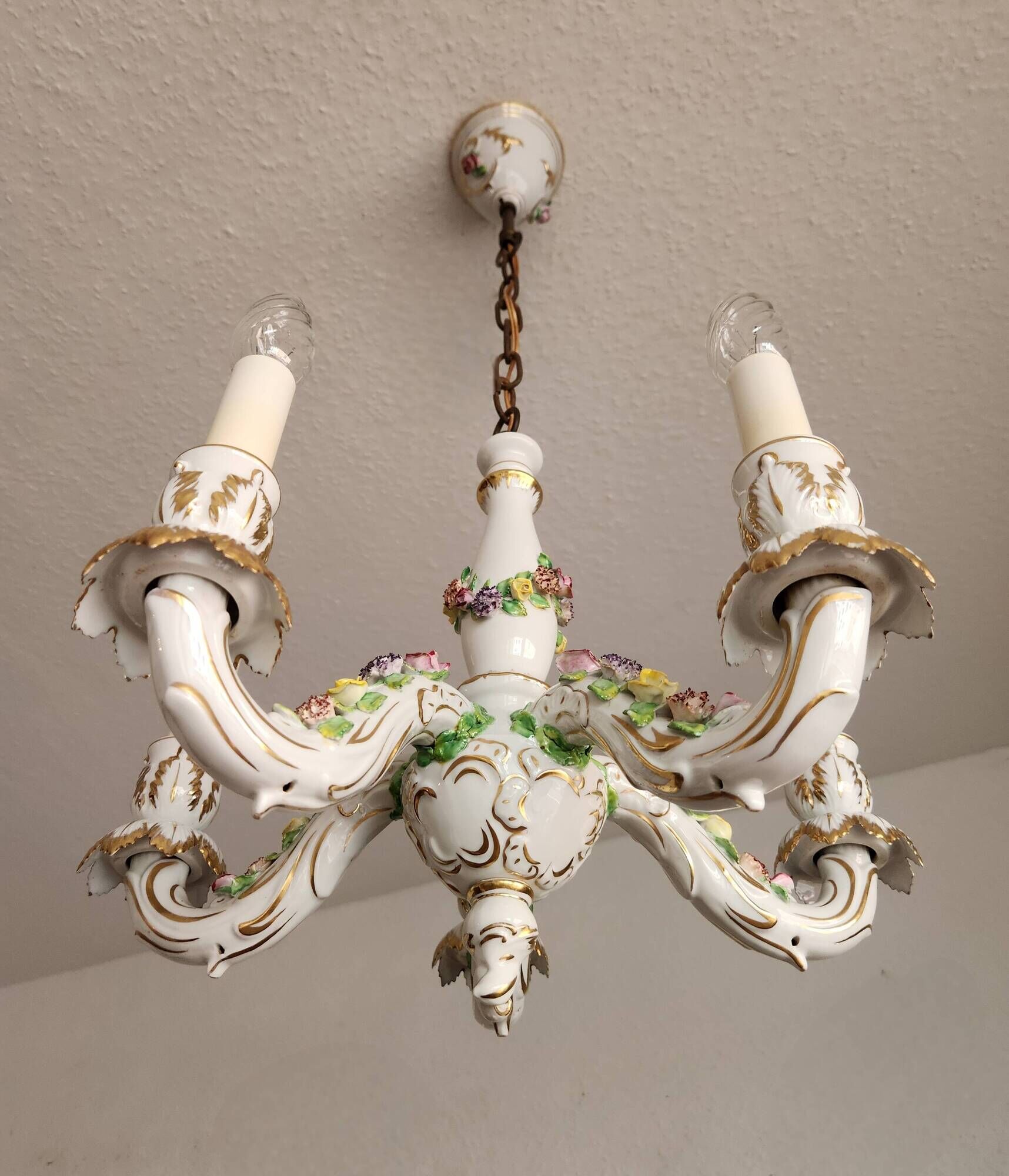 Handgeformt vergoldet vintage Porzellan Kronleuchter Capodimonte 1960er